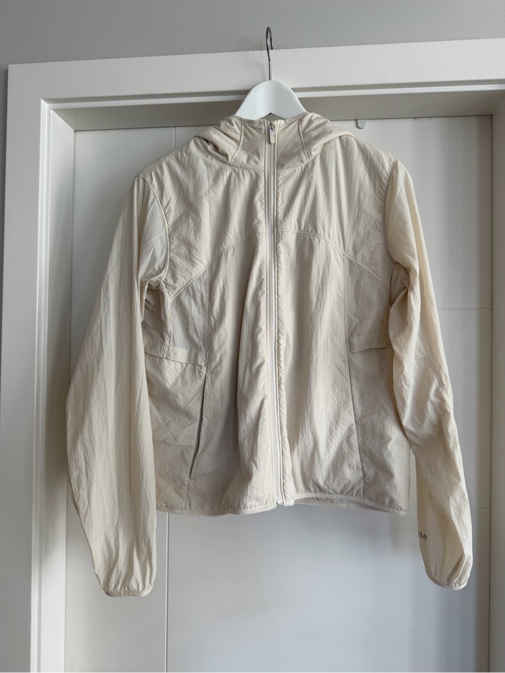 Lululemon Lightweight Runshell - Women M